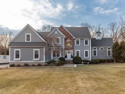 8 Lady Slipper Ln, Chelmsford, MA 01824