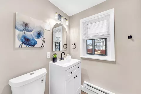 Bath - 37 Silver St, Springfield, MA 01107 photo 2 of 6