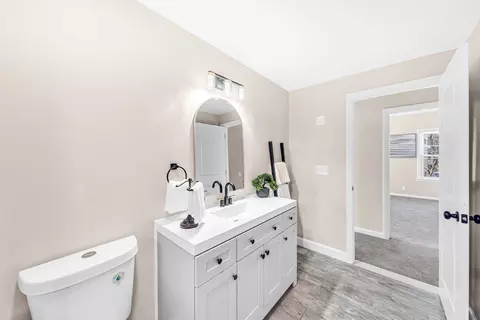 Bath - 37 Silver St, Springfield, MA 01107 photo 5 of 6