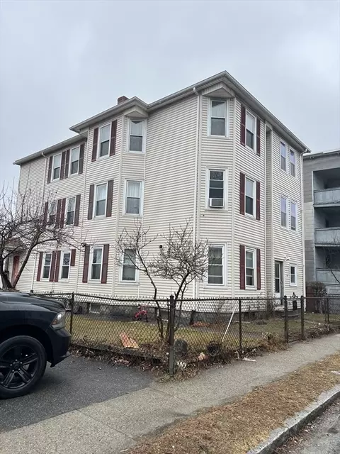 9 Moen St, Worcester, MA 01605