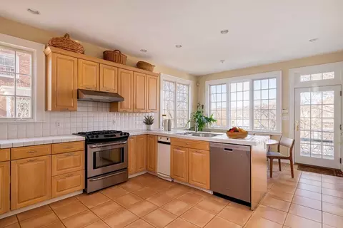 289 Clinton Rd, Brookline, MA 02445 photo 2