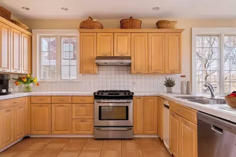 289 Clinton Rd, Brookline, MA 02445 photo 13