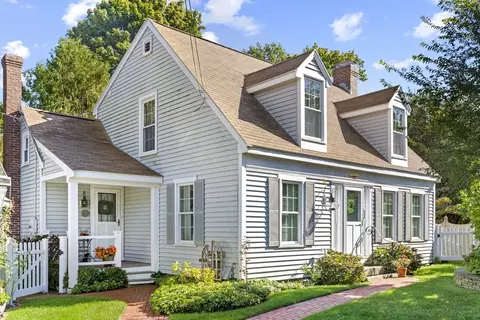 Exterior - 5 Meadow Ln, Marblehead, MA 01945 photo 2 of 7