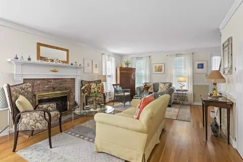 Living - 5 Meadow Ln, Marblehead, MA 01945 photo 4 of 6