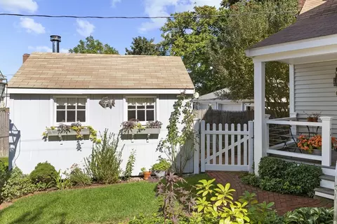 Exterior - 5 Meadow Ln, Marblehead, MA 01945 photo 3 of 7