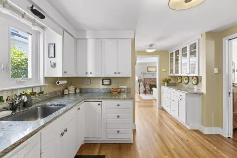 Kitchen - 5 Meadow Ln, Marblehead, MA 01945 photo 1 of 5