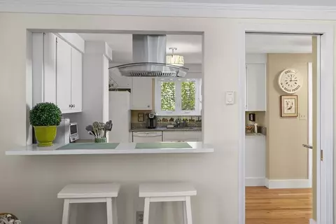 Kitchen - 5 Meadow Ln, Marblehead, MA 01945 photo 5 of 5