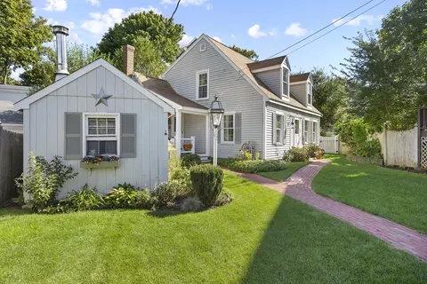Exterior - 5 Meadow Ln, Marblehead, MA 01945 photo 6 of 7