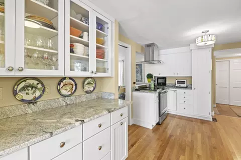 Kitchen - 5 Meadow Ln, Marblehead, MA 01945 photo 3 of 5
