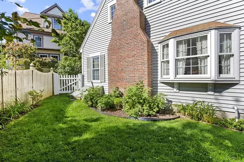 Exterior - 5 Meadow Ln, Marblehead, MA 01945 photo 5 of 7
