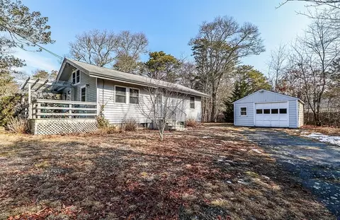 53 Forest Dr, Mashpee, MA 02649