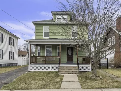 19 Greenwood Ave, Holyoke, MA 01040