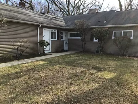 73 Horseshoe Dr #73, Chicopee, MA 01020