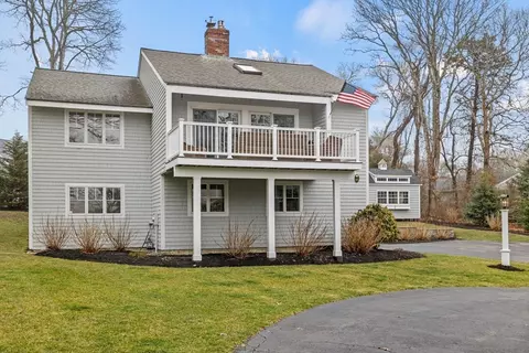 43 Alder Ln, Falmouth, MA 02556
