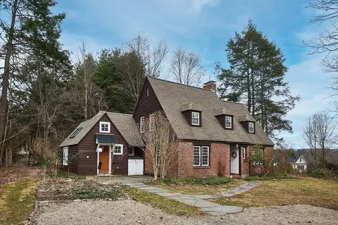 65 Mt Pleasant St, Amherst, MA 01002