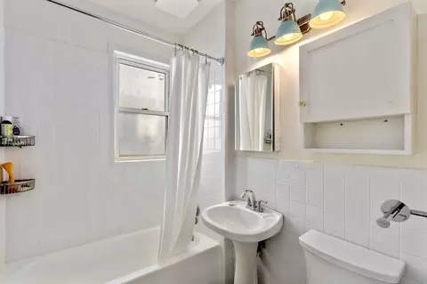 Bath - 75 Brook #1, Brookline, MA 02445 photo 1 of 2