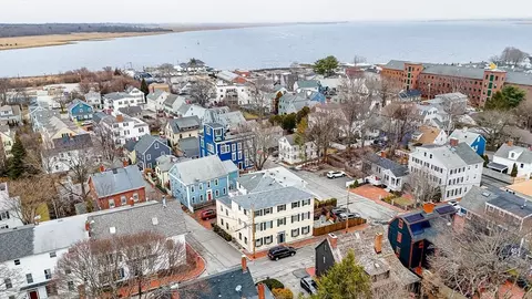 25 Ship St #3, Newburyport, MA 01950