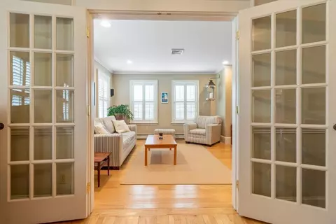 Living - 4 Risley Rd, Marblehead, MA 01945 photo 5 of 7