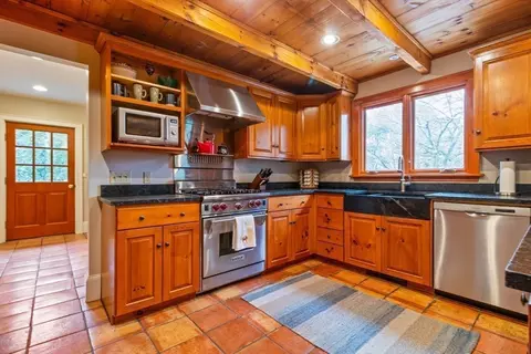 Kitchen - 4 Risley Rd, Marblehead, MA 01945 photo 2 of 6