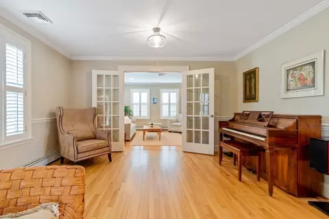 Living - 4 Risley Rd, Marblehead, MA 01945 photo 4 of 7