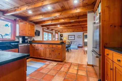 Kitchen - 4 Risley Rd, Marblehead, MA 01945 photo 4 of 6