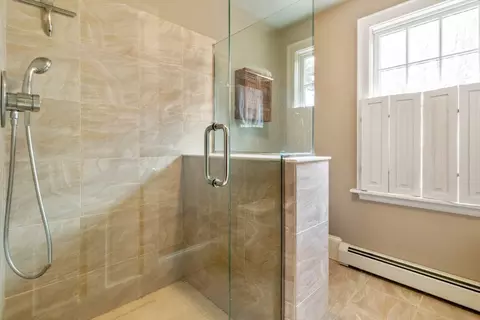 Bath - 4 Risley Rd, Marblehead, MA 01945 photo 1 of 2