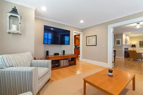 Living - 4 Risley Rd, Marblehead, MA 01945 photo 6 of 7