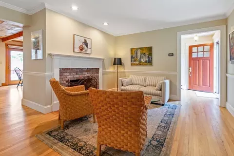 Living - 4 Risley Rd, Marblehead, MA 01945 photo 1 of 7