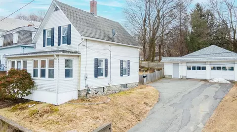 11 Pleasant St, Clinton, MA 01510