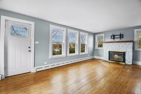 Living - 17 Putnam Hill Rd, Sutton, MA 01590 photo 1 of 4