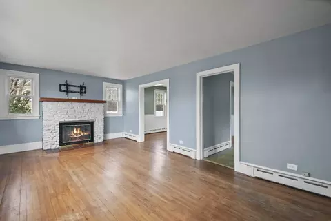 Living - 17 Putnam Hill Rd, Sutton, MA 01590 photo 2 of 4