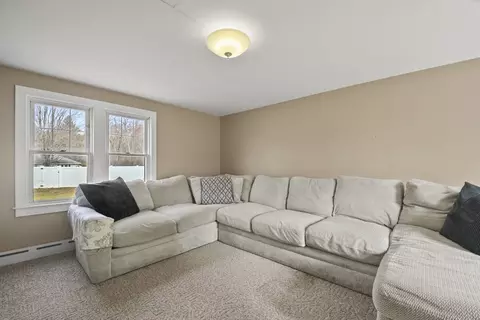 Living - 17 Putnam Hill Rd, Sutton, MA 01590 photo 3 of 4
