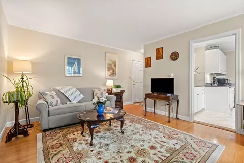 26 Summer St #8, Marblehead, MA 01945