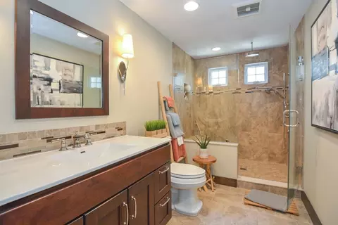 Bath - 187 Blackstone St, Mendon, MA 01756 photo 1 of 4