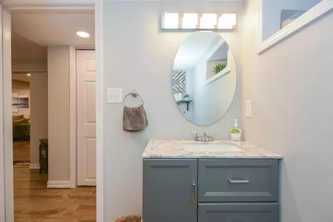 Bath - 187 Blackstone St, Mendon, MA 01756 photo 4 of 4