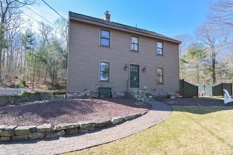 Exterior - 187 Blackstone St, Mendon, MA 01756 photo 2 of 12
