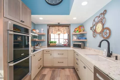 Kitchen - 187 Blackstone St, Mendon, MA 01756 photo 2 of 6