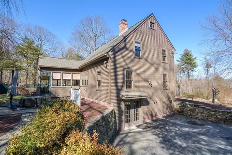 Exterior - 187 Blackstone St, Mendon, MA 01756 photo 5 of 12