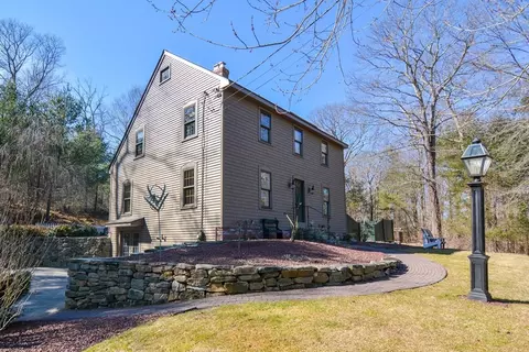 187 Blackstone St, Mendon, MA 01756