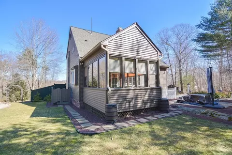 Exterior - 187 Blackstone St, Mendon, MA 01756 photo 9 of 12