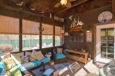 Exterior - 187 Blackstone St, Mendon, MA 01756 photo 8 of 12