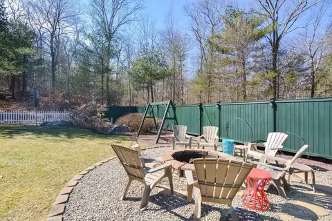 Exterior - 187 Blackstone St, Mendon, MA 01756 photo 11 of 12