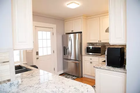Kitchen - 291 Washington St, Canton, MA 02021 photo 7 of 8