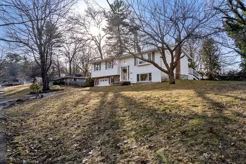13 Anne Dr, Peabody, MA 01960