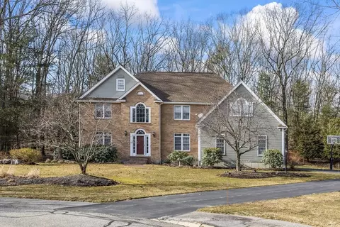 33 Fish Ln, Marlborough, MA 01752
