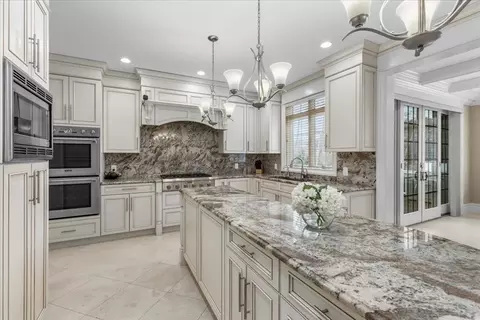 Kitchen - 7 Berkeley Dr, Walpole, MA 02081 photo 3 of 4