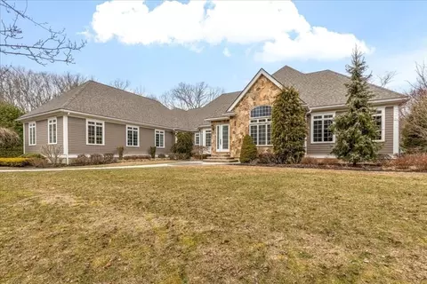Exterior - 7 Berkeley Dr, Walpole, MA 02081 photo 3 of 9