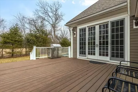 Exterior - 7 Berkeley Dr, Walpole, MA 02081 photo 5 of 9