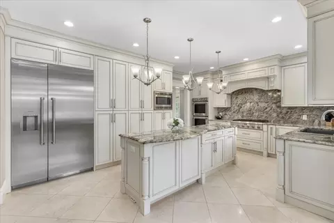 Kitchen - 7 Berkeley Dr, Walpole, MA 02081 photo 2 of 4