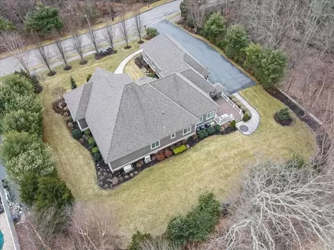 Exterior - 7 Berkeley Dr, Walpole, MA 02081 photo 8 of 9